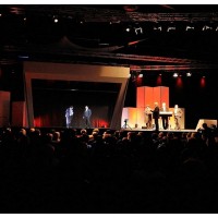 全息剧场大尺寸幻影成像 高清45度反射膜 婚礼年会多媒体展示