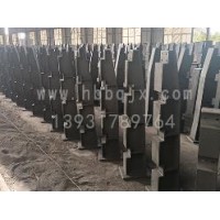 天津桥梁支架订制@河北泊泉机械订做铸铁防撞护栏支架