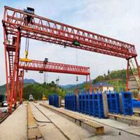 精准吊装先锋，安全型龙门吊稳护全程！