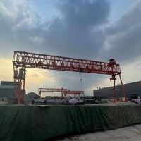 车间高效搭档，轻便型龙门吊灵动赋能！