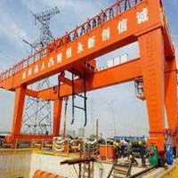精准吊装先锋，安全型龙门吊稳护全程！