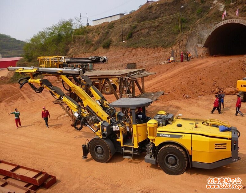 全液压凿岩掘进钻车图片